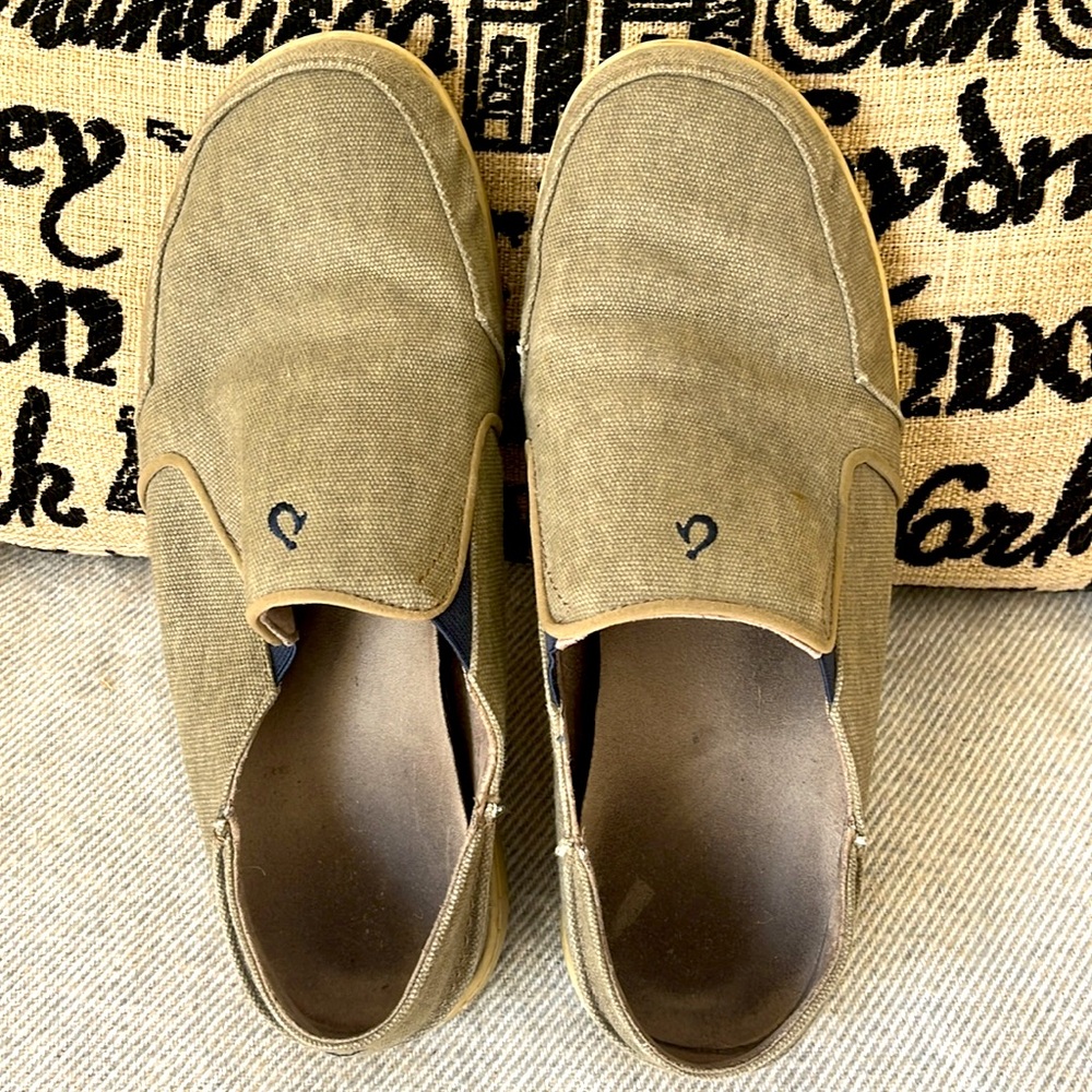 OluKai Men’s indoor/outdoor slippers
